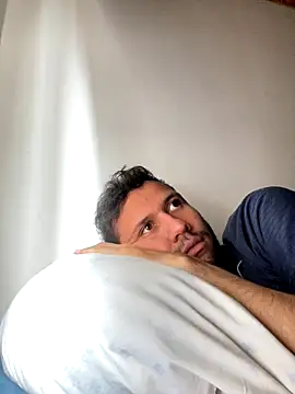 Snapshot of Michaell_Spinelly chatting on 09/23/25, 03:59 Michaell Spinelly online show from 09/23/25, 03:59