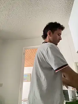 Snapshot of Michaell_Spinelly chatting on 09/27/25, 03:17 Michaell Spinelly online show from 09/27/25, 03:17