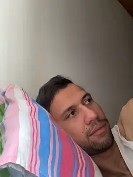 Snapshot of Michaell_Spinelly chatting on 10/08/25, 05:10 Michaell Spinelly online show from 10/08/25, 05:10