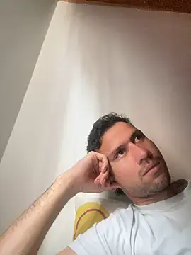 Snapshot of Michaell_Spinelly chatting on 10/20/25, 04:18 Michaell Spinelly online show from 10/20/25, 04:18