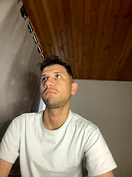 Snapshot of Michaell_Spinelly chatting on 11/06/25, 05:14 Michaell Spinelly online show from 11/06/25, 05:14