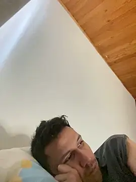 Snapshot of Michaell_Spinelly chatting on 11/11/25, 04:18 Michaell Spinelly online show from 11/11/25, 04:18