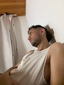 Snapshot of Michaell_Spinelly chatting on 12/14/25, 02:39 Michaell Spinelly online show from 12/14/25, 02:39