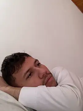 Snapshot of Michaell_Spinelly chatting on 12/16/25, 02:33 Michaell Spinelly online show from 12/16/25, 02:33