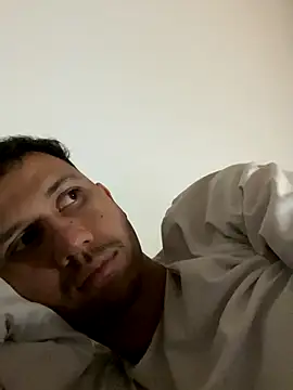 Snapshot of Michaell_Spinelly chatting on 12/17/25, 02:39 Michaell Spinelly online show from 12/17/25, 02:39