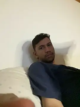 Snapshot of Michaell_Spinelly chatting on 12/23/25, 05:16 Michaell Spinelly online show from 12/23/25, 05:16