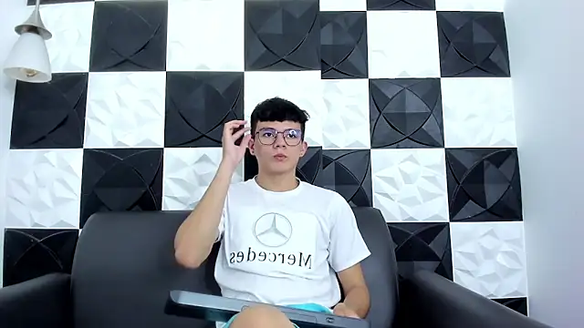 AndyFame1 online show from 12/22/25, 06:49