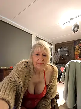 Snapshot of SexyKato001 chatting on 11/19/25, 08:36 SexyKato001 online show from 11/19/25, 08:36