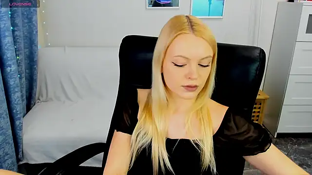 KatherineePierce online show from 04/11/26, 04:33