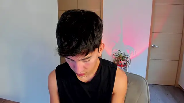 Snapshot of sweettaaron01 chatting on 09/30/25, 05:18 sweettaaron01 online show from 09/30/25, 05:18