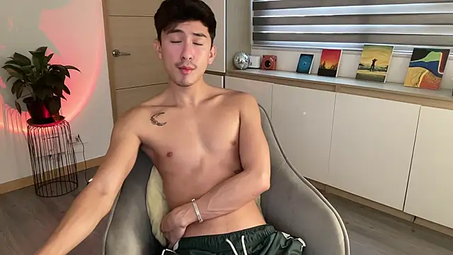 Snapshot of sweettaaron01 chatting on 10/09/25, 05:55 sweettaaron01 online show from 10/09/25, 05:55