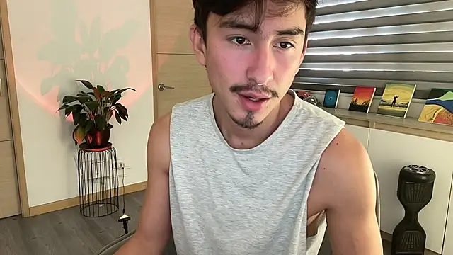 Snapshot of sweettaaron01 chatting on 10/29/25, 06:09 sweettaaron01 online show from 10/29/25, 06:09