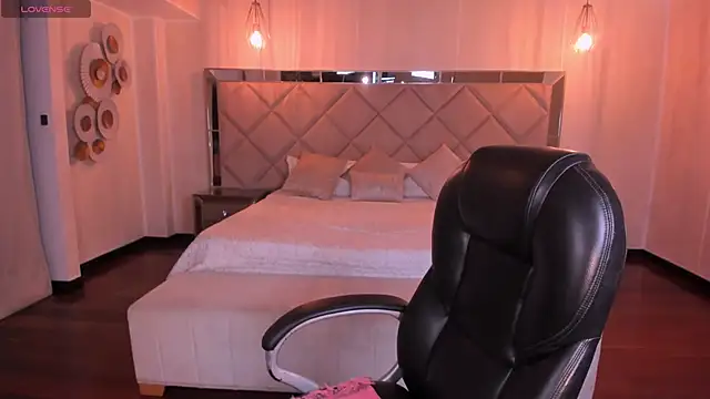 SarahYates online show from 09/12/25, 04:01