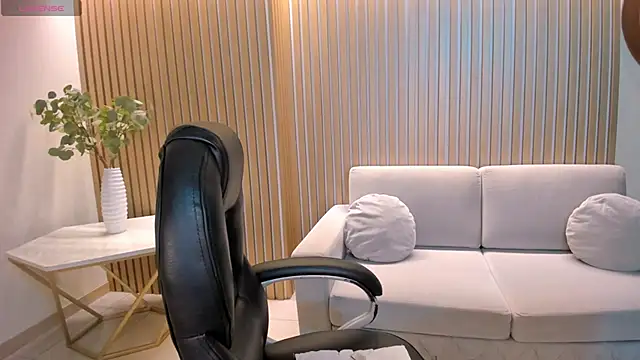 SarahYates online show from 04/04/26, 04:11