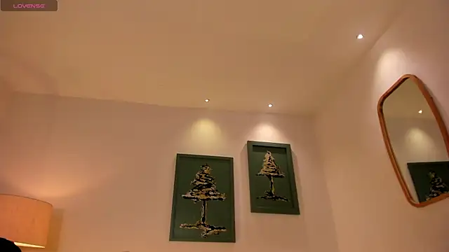 IsabellaMoreau online show from 10/12/25, 05:23