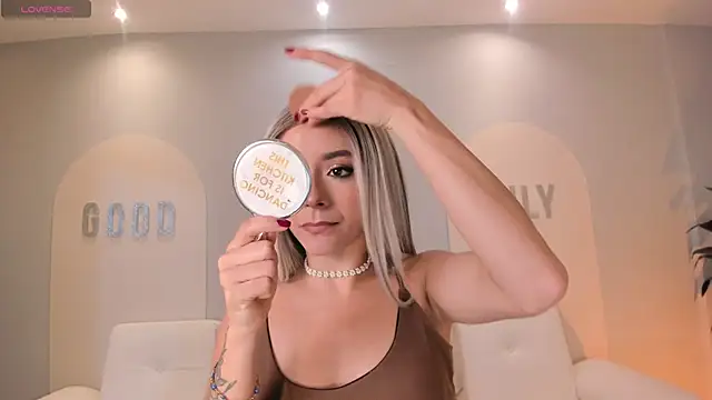 IsabellaMoreau online show from 01/05/26, 07:28