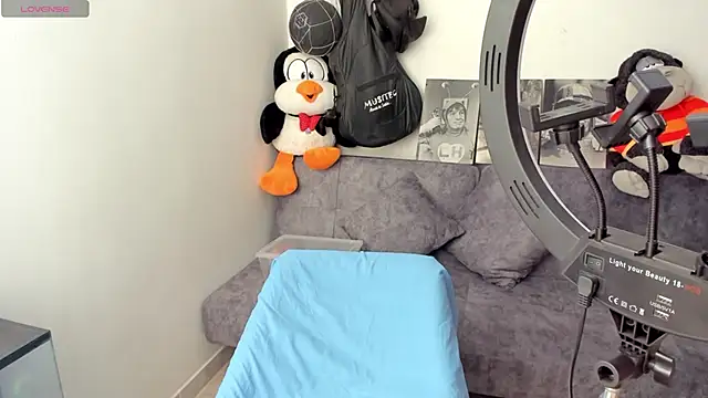 Snapshot of natt_op chatting on 10/21/25, 09:15 natt op online show from 10/21/25, 09:15