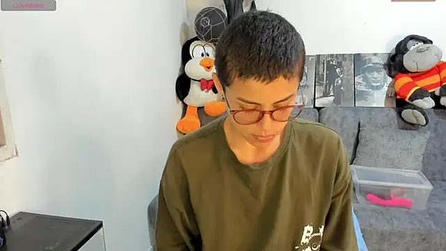 Snapshot of natt_op chatting on 10/22/25, 11:37 natt op online show from 10/22/25, 11:37