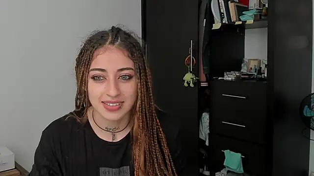 Snapshot of star_shooting8 chatting on 09/08/25, 09:47 star shooting8 online show from 09/08/25, 09:47