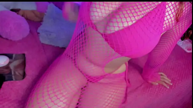 Snapshot of Maki_sins chatting on 11/29/25, 12:13 Maki sins online show from 11/29/25, 12:13