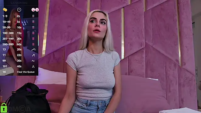 SelenaDaze online show from 11/28/25, 06:27