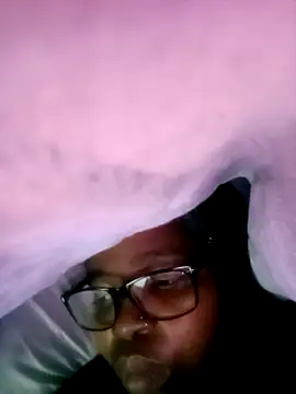 ShySexyBaddiexx online show from 11/10/25, 01:32