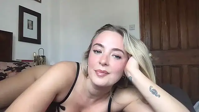rosiegirl33 online show from 05/26/26, 02:24