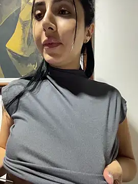 Snapshot of oh_nina chatting on 06/17/26, 12:35 oh nina online show from 06/17/26, 12:35