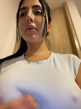 Snapshot of oh_nina chatting on 07/18/26, 12:15 oh nina online show from 07/18/26, 12:15