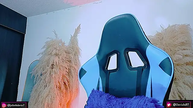 JulietaDavis online show from 04/13/26, 02:06