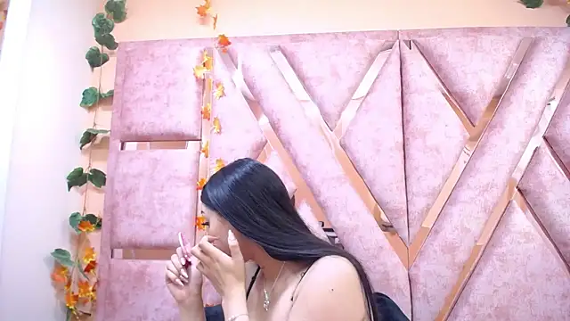 Issabela Mackey  online show from 11/16/25, 04:40