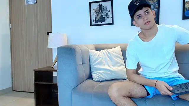 TWINKS FRIENDS online show from 04/11/26, 01:26