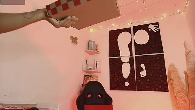 Iamlola  online show from 01/18/26, 04:05