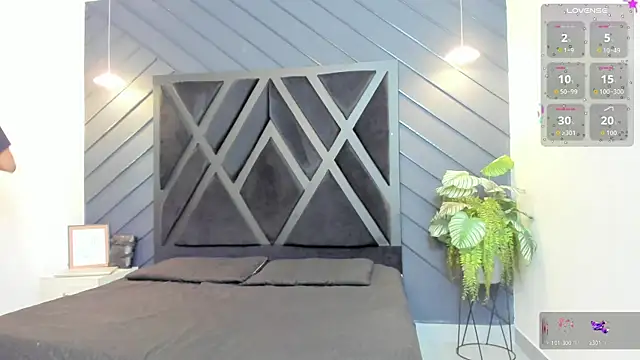 zoe martins  online show from 09/15/25, 05:13