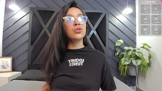 zoe martins  online show from 09/22/25, 05:26