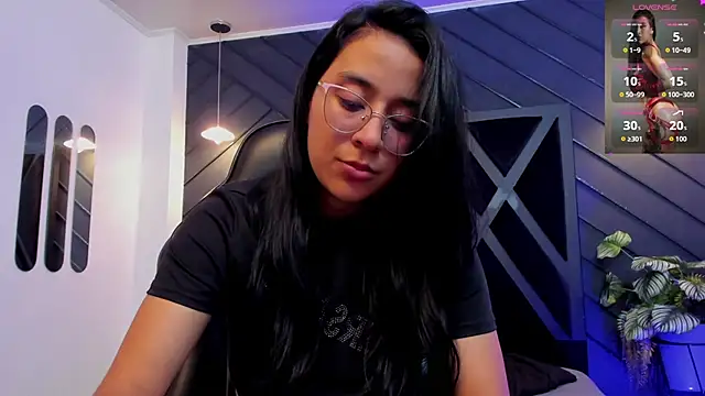 zoe martins  online show from 10/11/25, 05:55