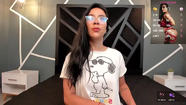 zoe martins  online show from 10/23/25, 11:20