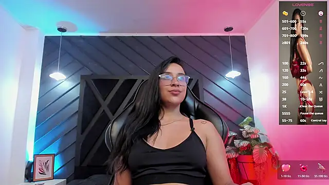 zoe martins  online show from 12/15/25, 05:50