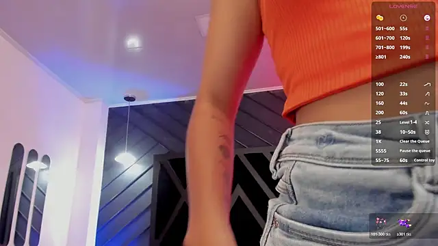 zoe martins  online show from 12/18/25, 05:19