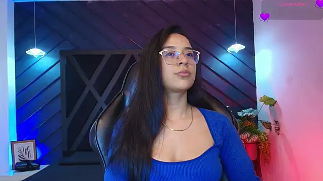 zoe martins  online show from 03/18/26, 05:16