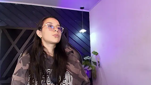 zoe martins  online show from 03/25/26, 05:19