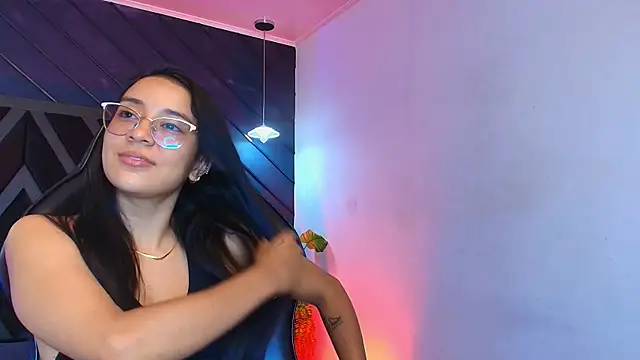 zoe martins  online show from 04/18/26, 05:28