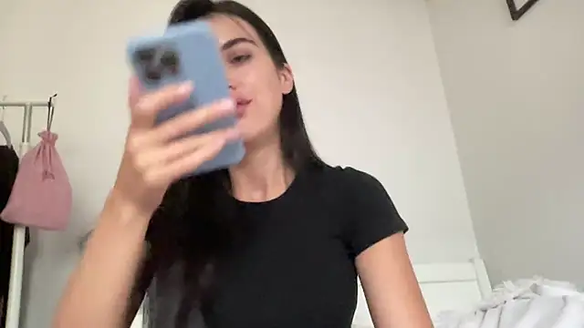 Snapshot of Talyo19 chatting on 10/02/25, 02:02 Talyo19 online show from 10/02/25, 02:02