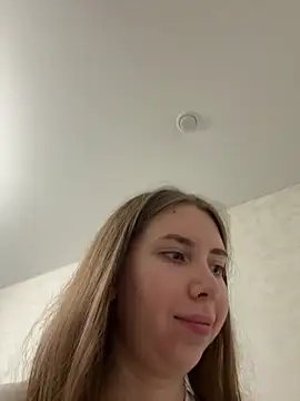 EvaAkins online show from 04/03/26, 08:51