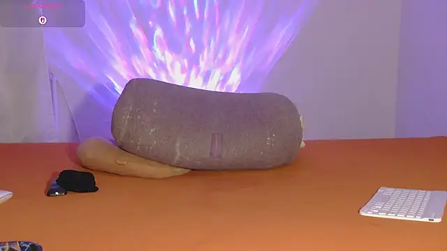 Snapshot of MrsNehir chatting on 11/12/25, 08:30 MrsNehir online show from 11/12/25, 08:30