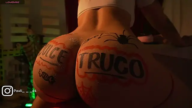 Snapshot of Miaa_k7 chatting on 10/31/25, 03:07 Miaa k7 online show from 10/31/25, 03:07