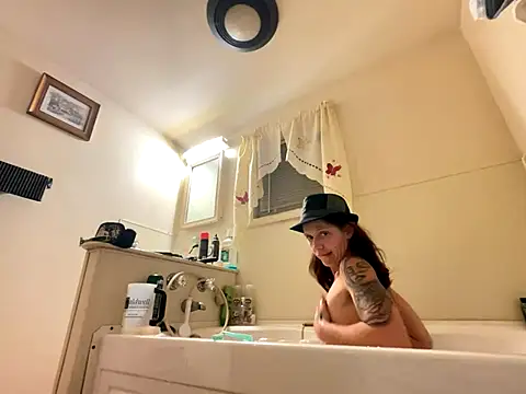 YoMomma-xoxo13 online show from 10/12/25, 07:29