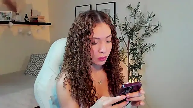 isabella-garcia- online show from 04/04/26, 06:49