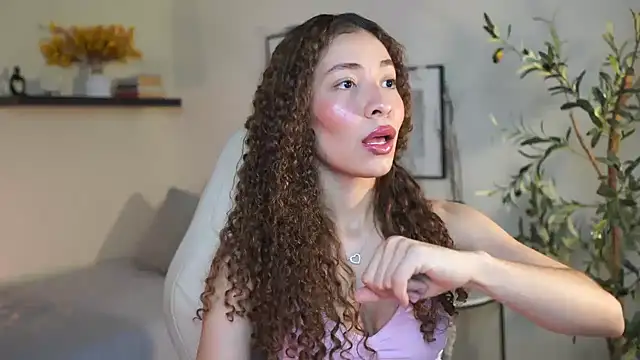 Snapshot of isabella-garcia- chatting on 05/21/26, 10:06 isabella-garcia- online show from 05/21/26, 10:06