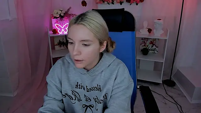 AuroraWrenfield online show from 09/09/25, 07:41